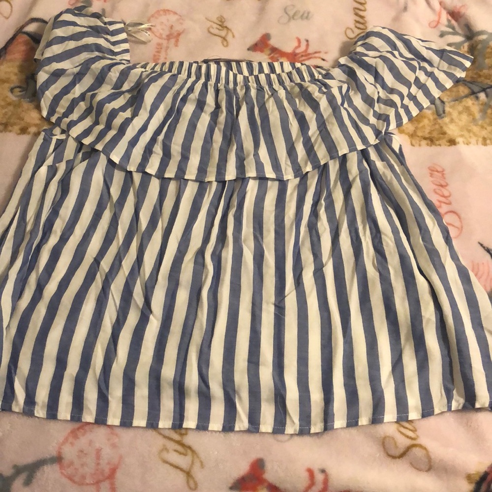Sleeveless shoulder top